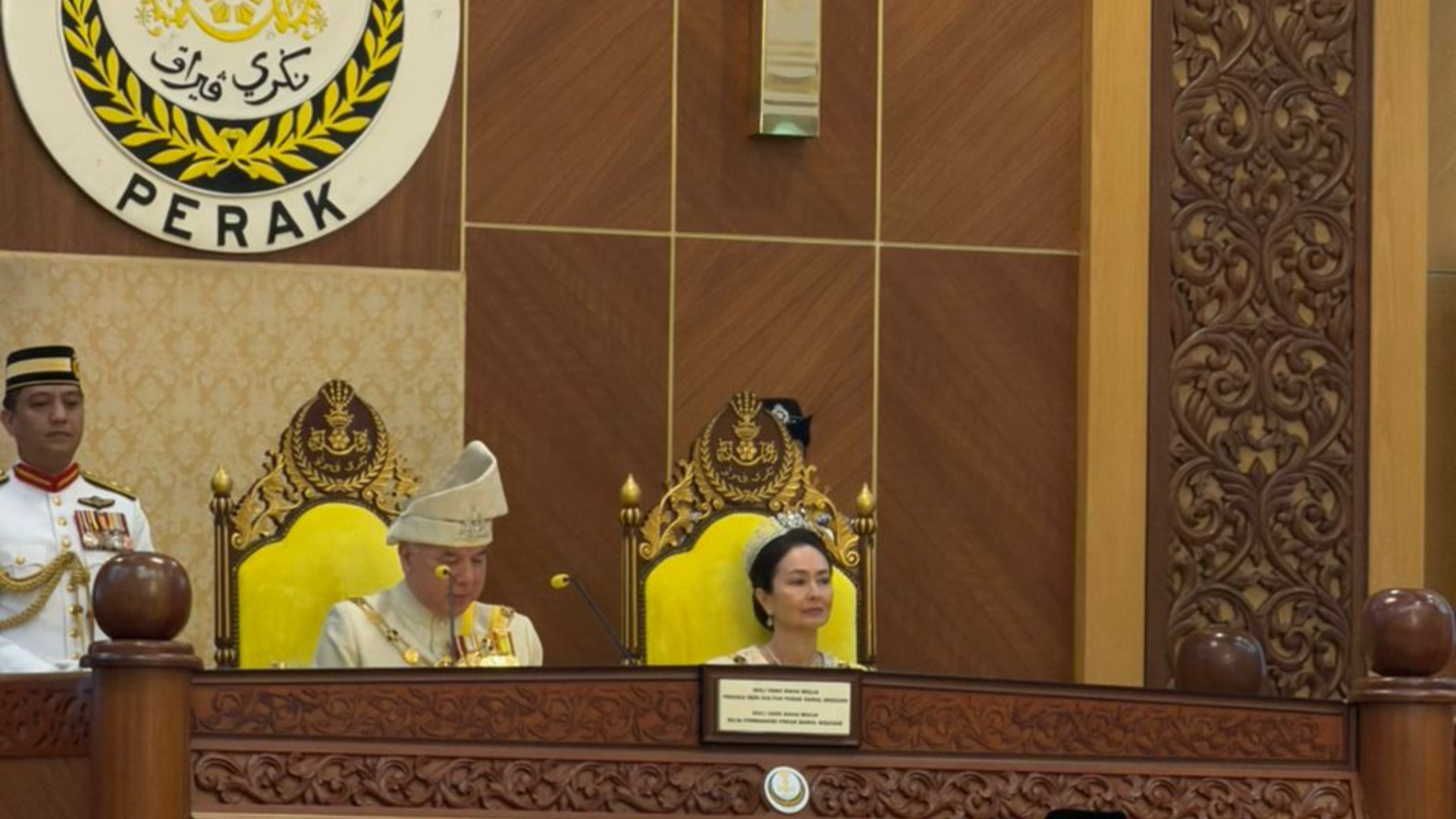 ISTIADAT PEMBUKAAN RASMI TAHUN KEEMPAT DEWAN NEGERI YANG KELIMA BELAS PERAK DARUL RIDZUAN BERLANGSUNG PENUH ISTIADAT